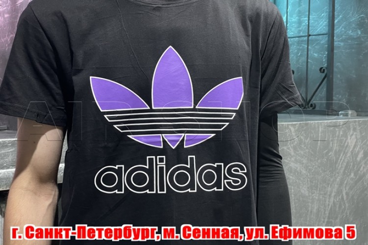 Футболка Adidas. Фиолетовый логотип